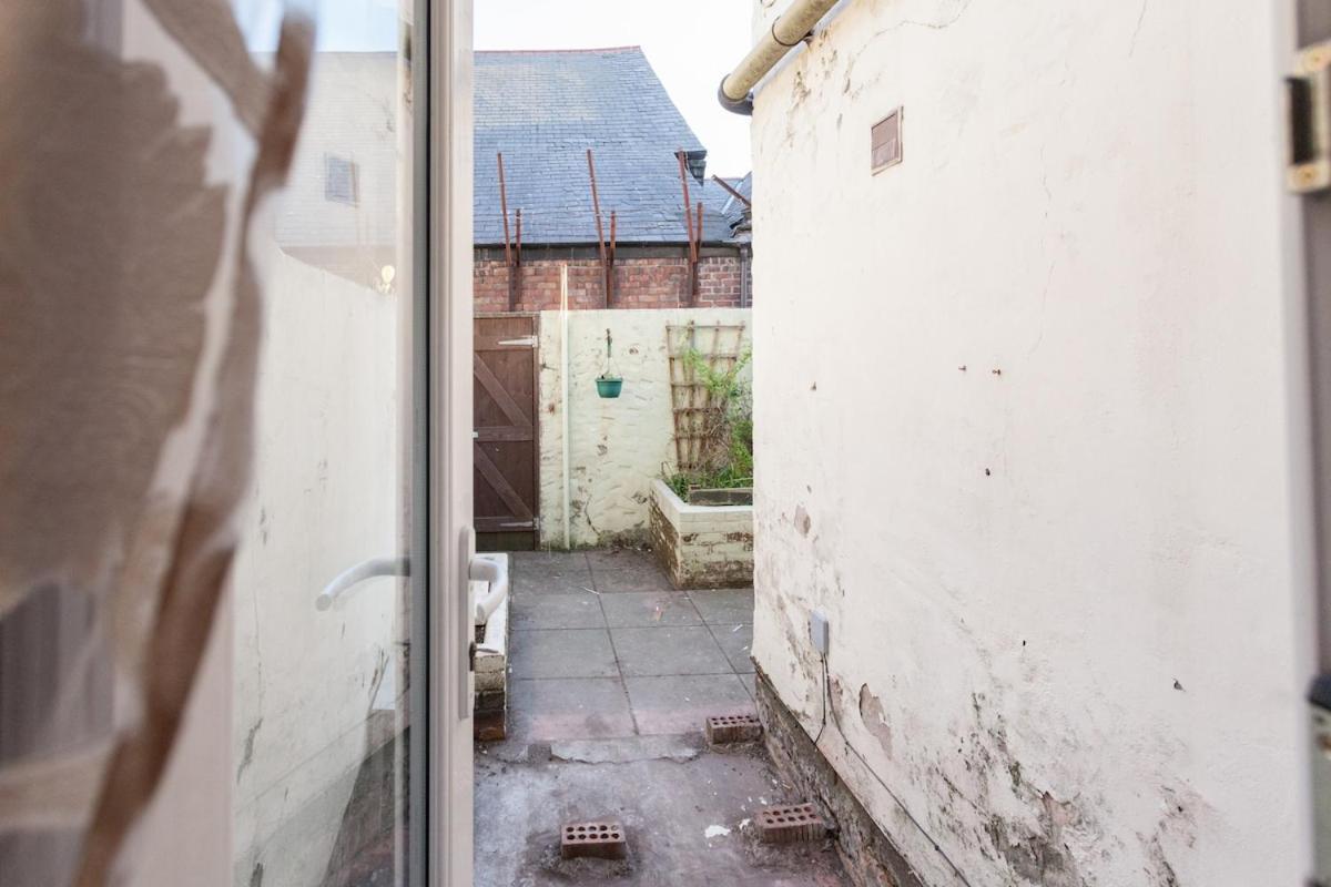 The Oxton Club, Games And Pool Table Holiday home