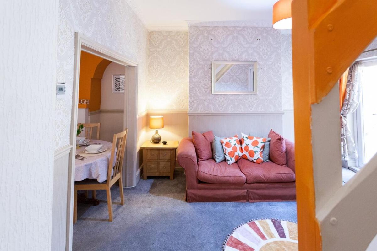 The Oxton Club, Games And Pool Table Holiday home Liverpool