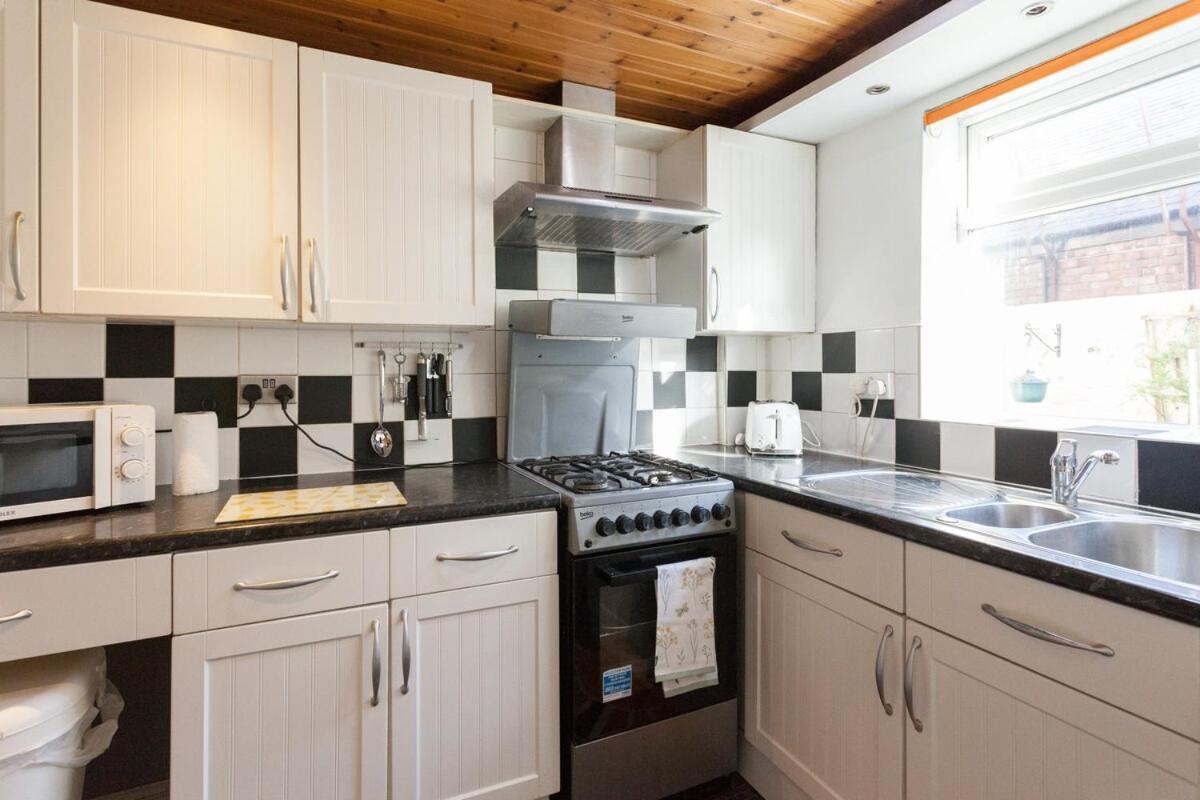 The Oxton Club, Games And Pool Table Holiday home