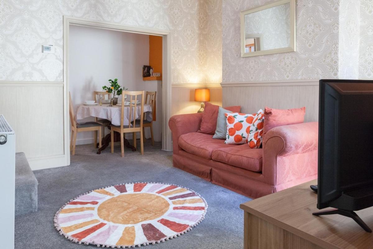 The Oxton Club, Games And Pool Table Holiday home