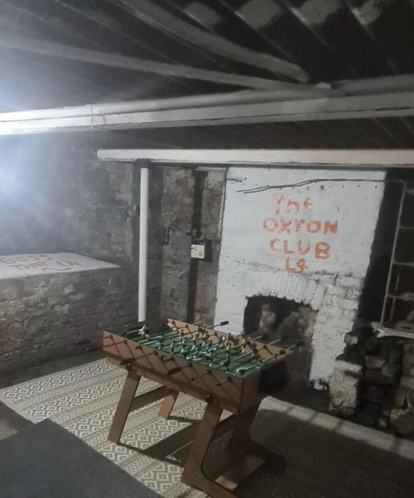 The Oxton Club, Games And Pool Table Holiday home Liverpool